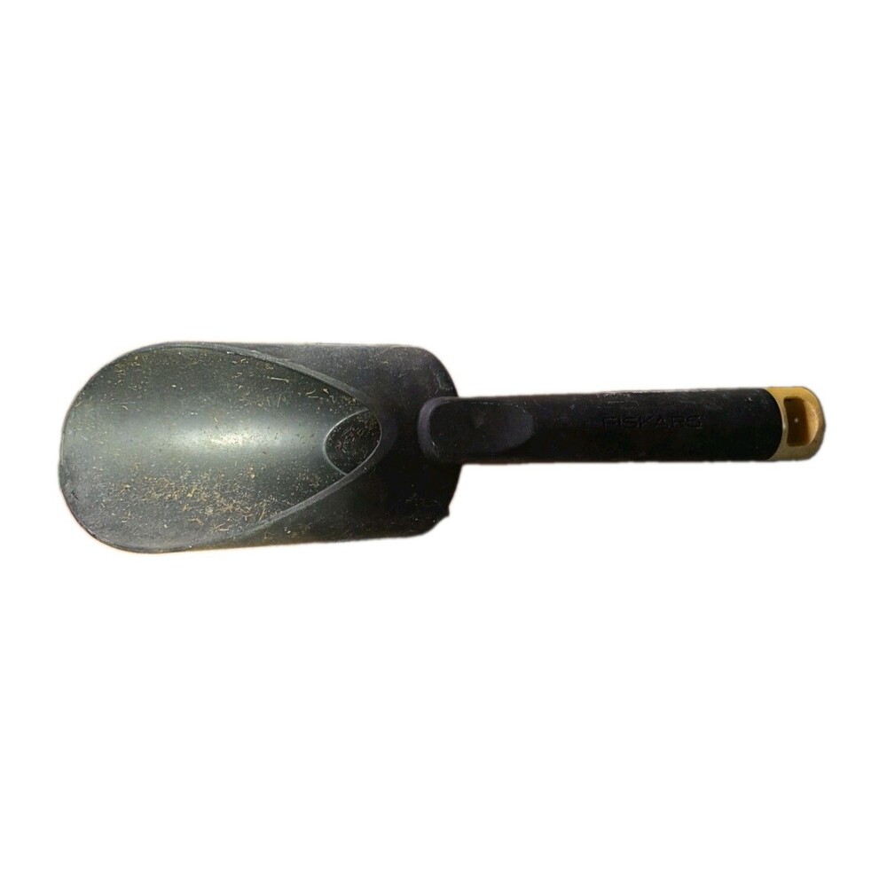 Fiskars Soil Scoop Garden Tool Recycled Plastic Potting Transplanting